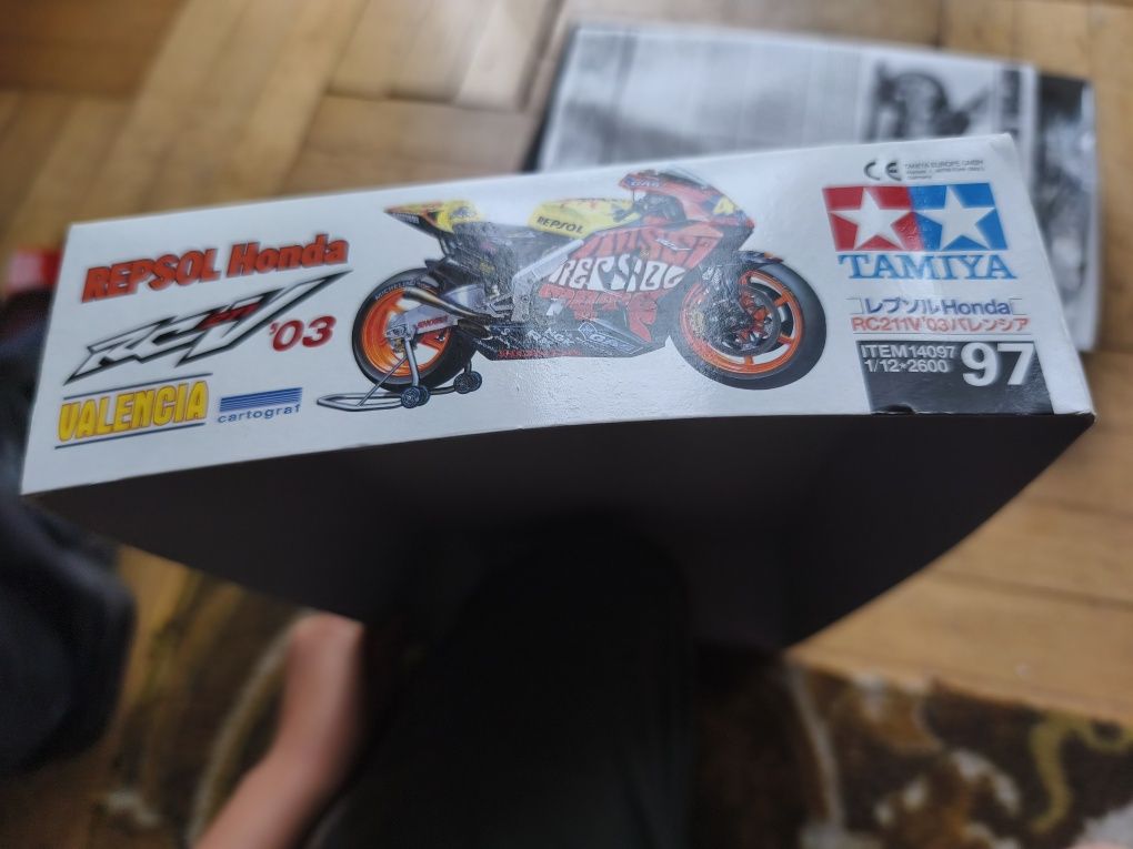 TAMIYA HONDA  RC211V REPSOL model do sklejania