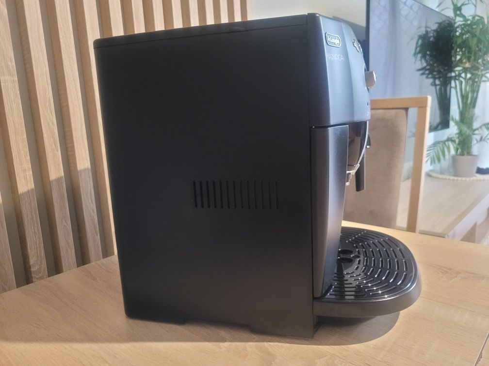 Pancerny Ekspres ciśnieniowy Delonghi ESAM 4200
