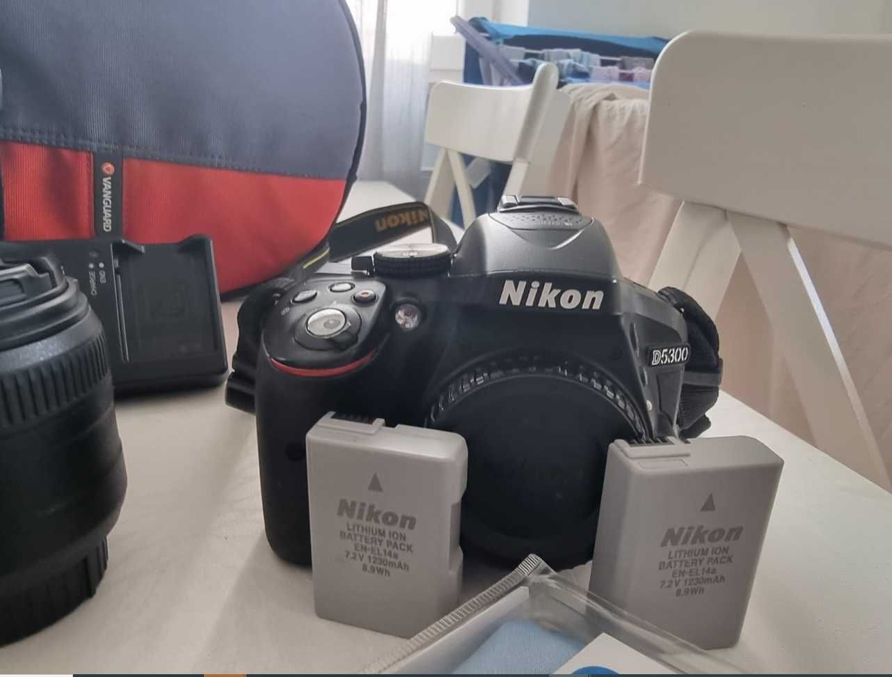 Nikon D5300 , obiektywy, lampa, etui, torba, filtry zestaw 40mm,50mm