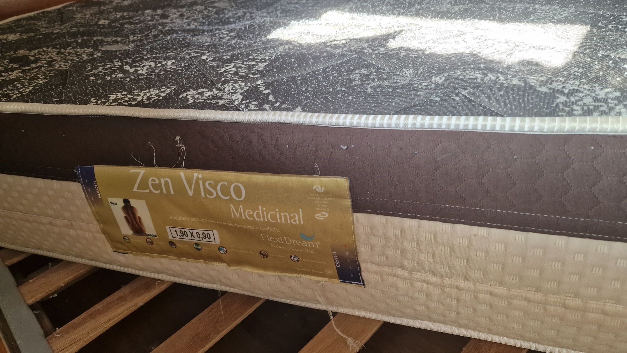 Cama solteiro com colchão