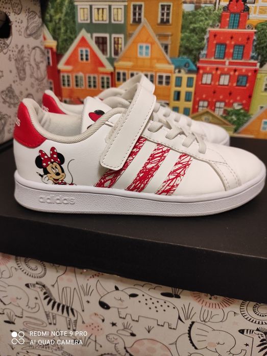 Кросівки Adidas   в новому стані