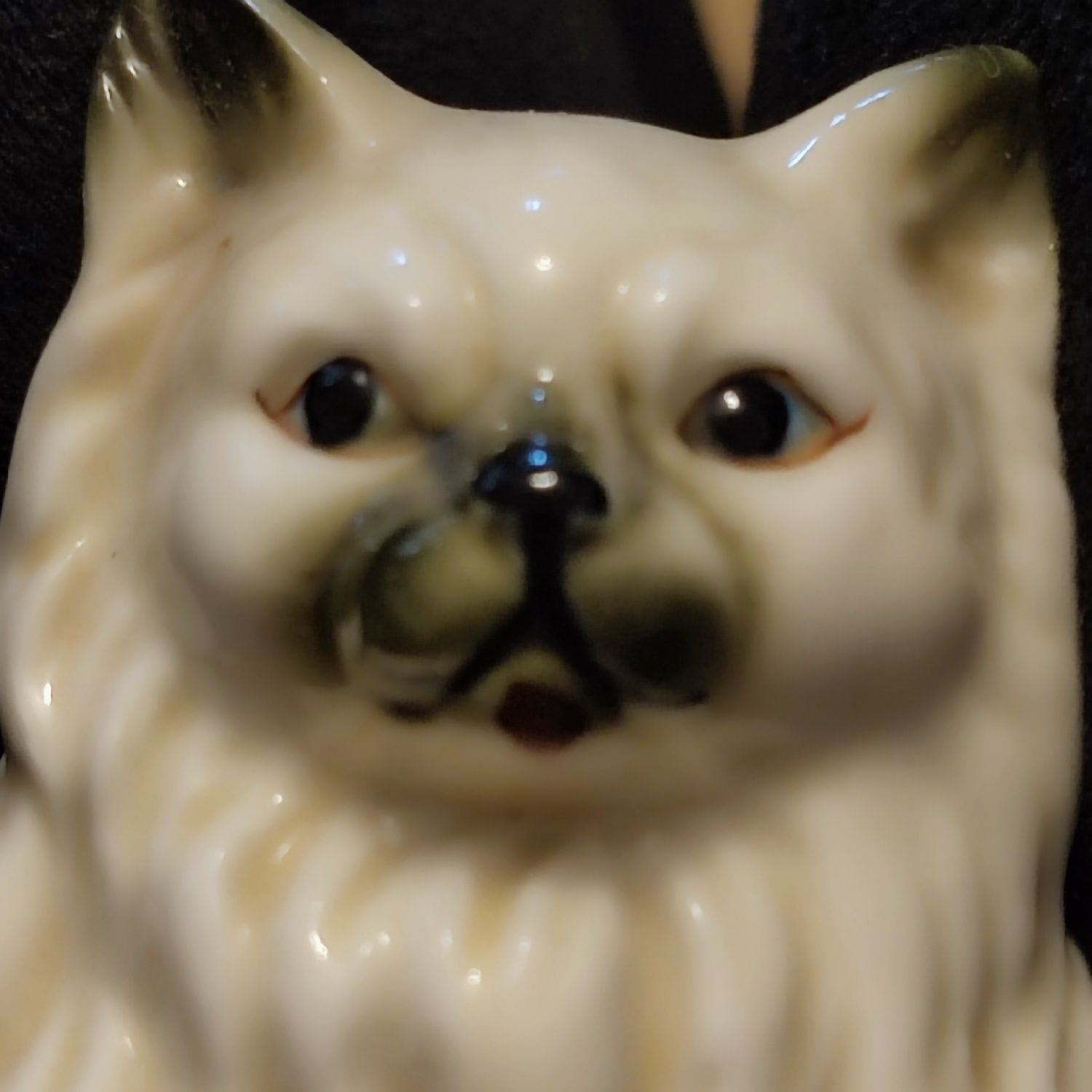 Kot perski - figurka porcelanowa ręcznie malowana