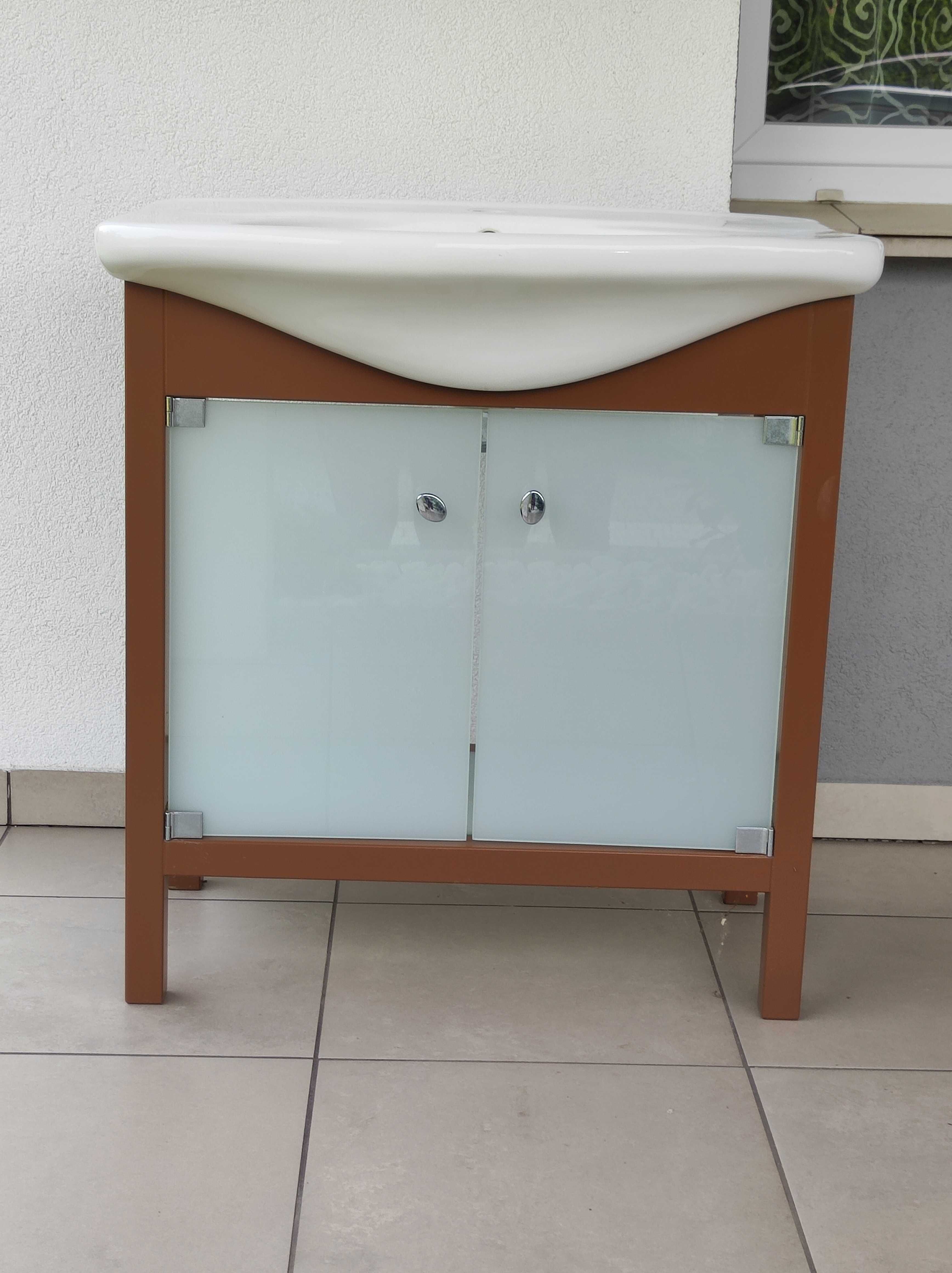 Szafka łazienkowa z litego drewna wraz z dużą umywalką