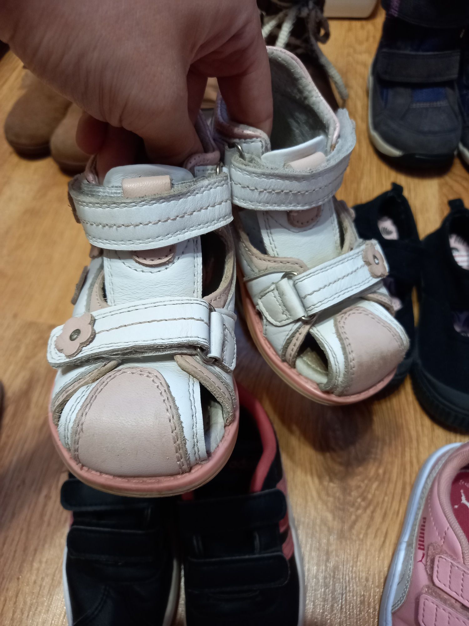 Продам дитяче взуття 24-24 розмір