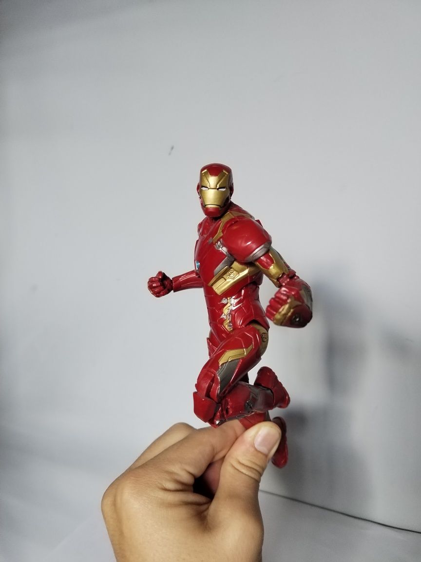 Iron Man Figura Marvel Legends