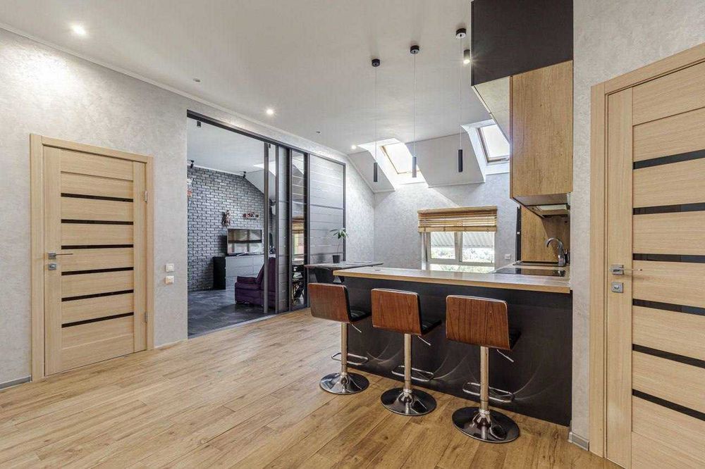 Продаж 3к квартири 98 кв. м в ЖК хотів