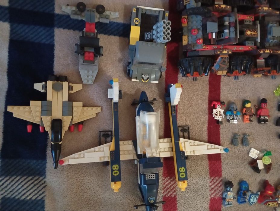 Продам наборы,фигурки, аксессуары и детали лего!