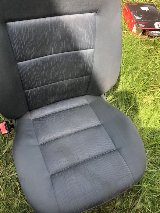 Sprzedam wnętrze tzn. Fotele i kanapa oraz boczki audi a6 c5