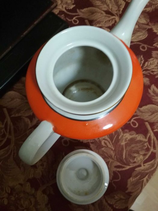 Чайник большой, доливной, 2 л, 250грн.