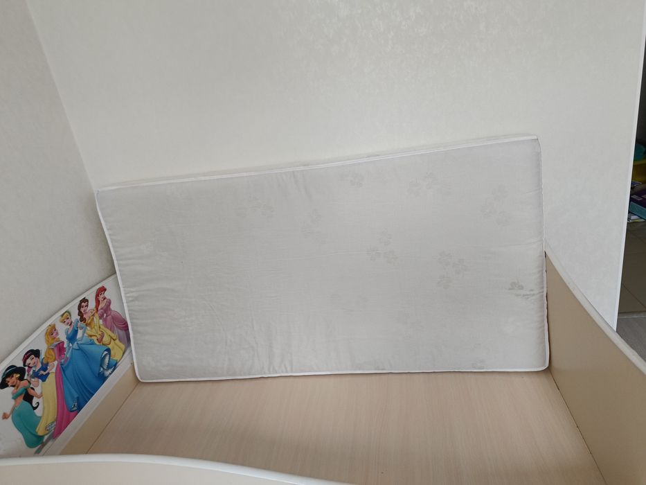 Детяче ліжко для дівчинки