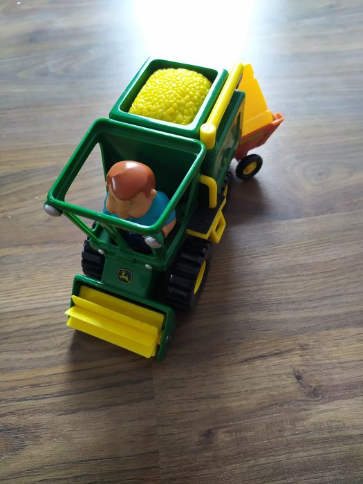 Auto John Deere traktor z przyczepą