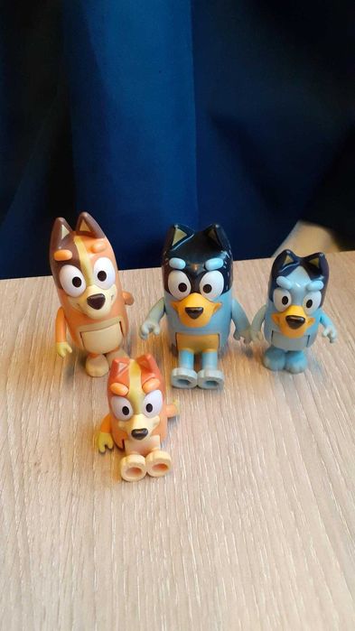 4 Bonecos dos desenhos animados Bluey e Bingo