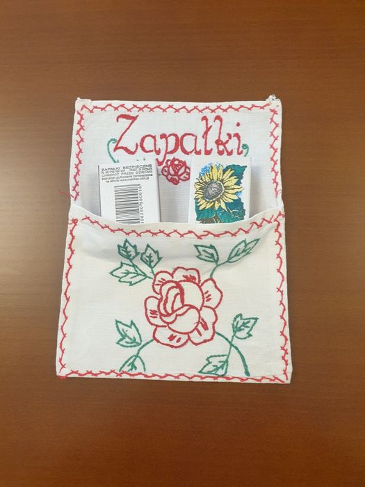 Oryginalna makatka haftowana ręcznie.