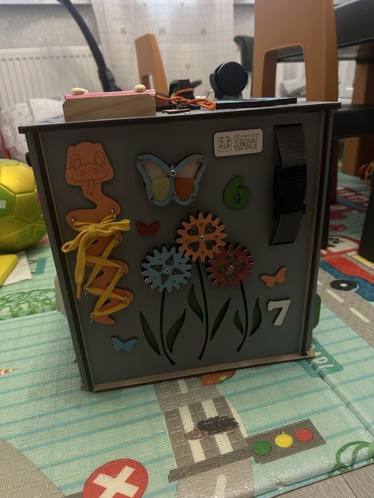 Бізікуб сірого кольору