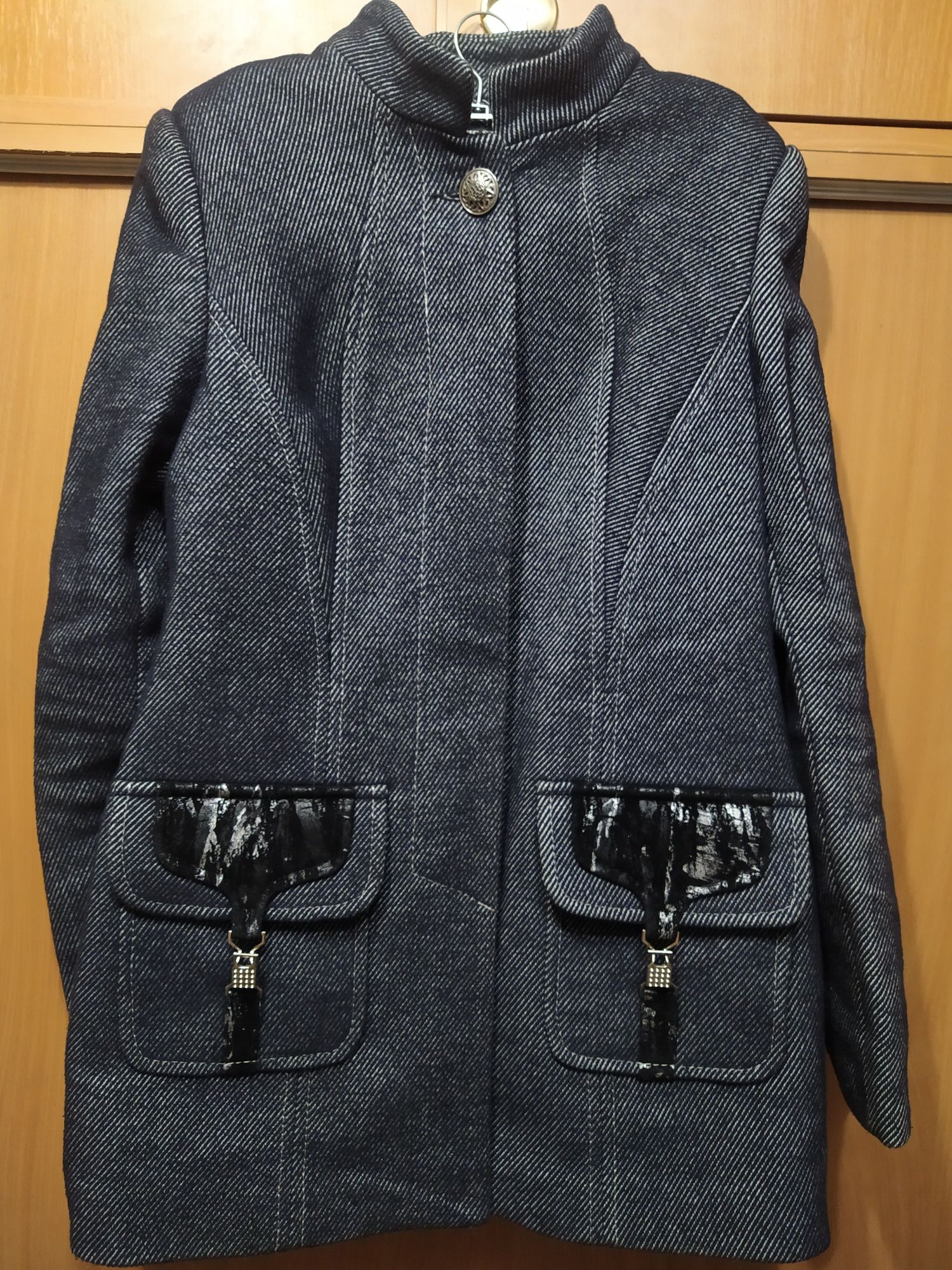 Коротке стильне жіноче пальто-куртка 48 р.