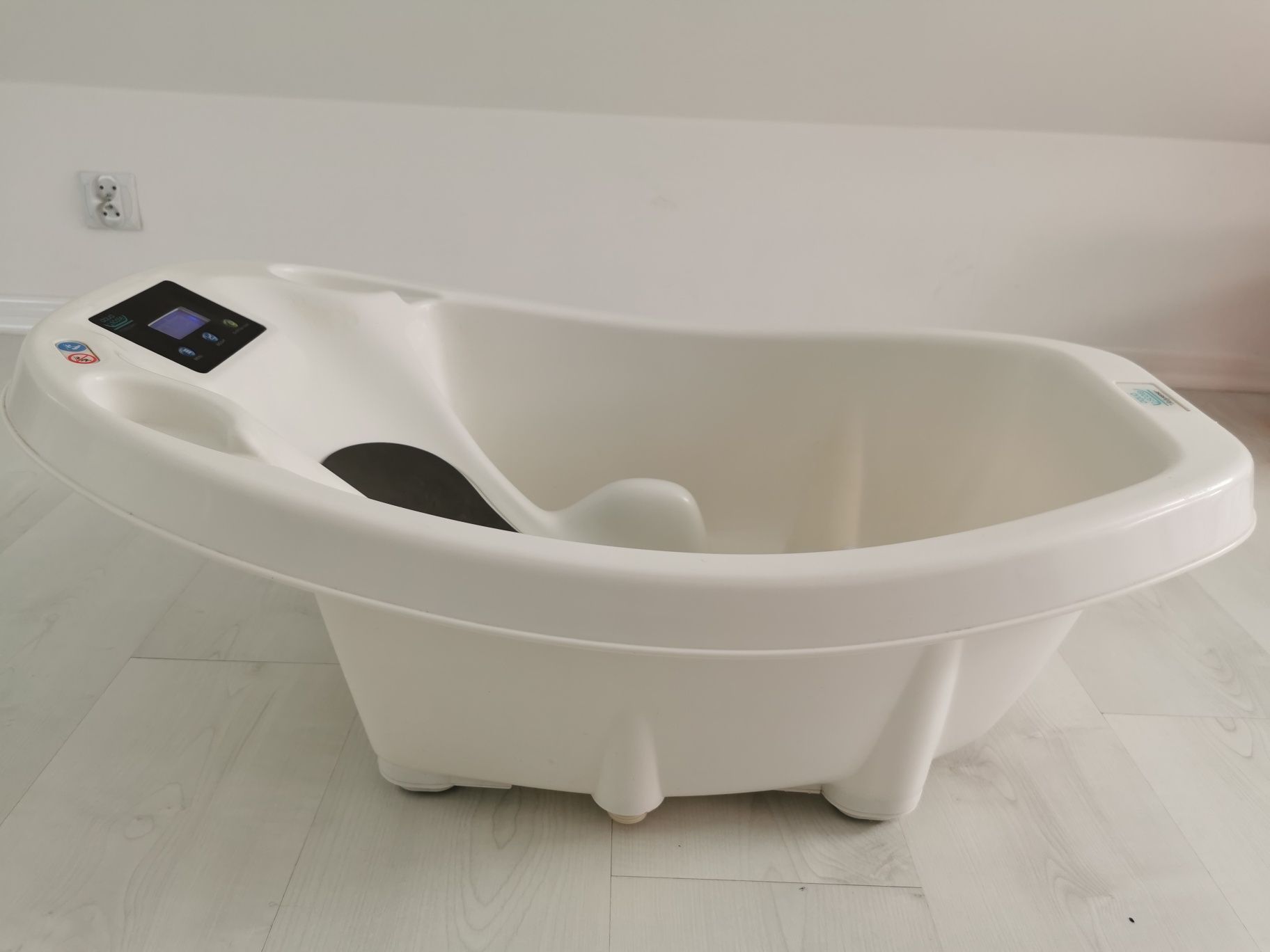 Wanienka z wagą i termometrem Babysense