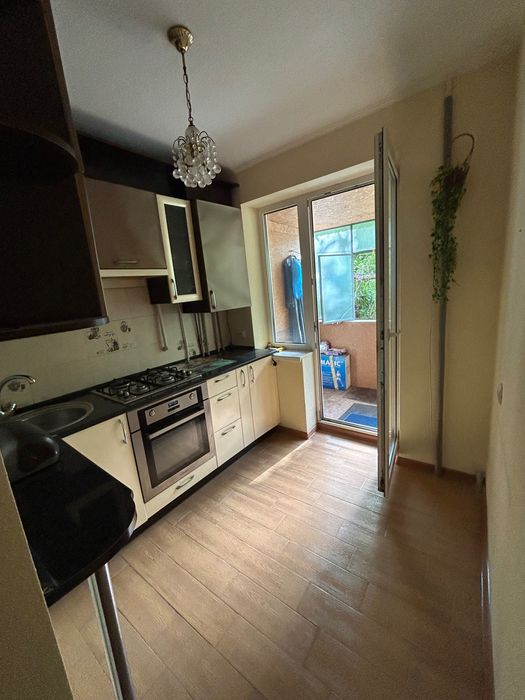 1 кімнатна 1 поверх продам