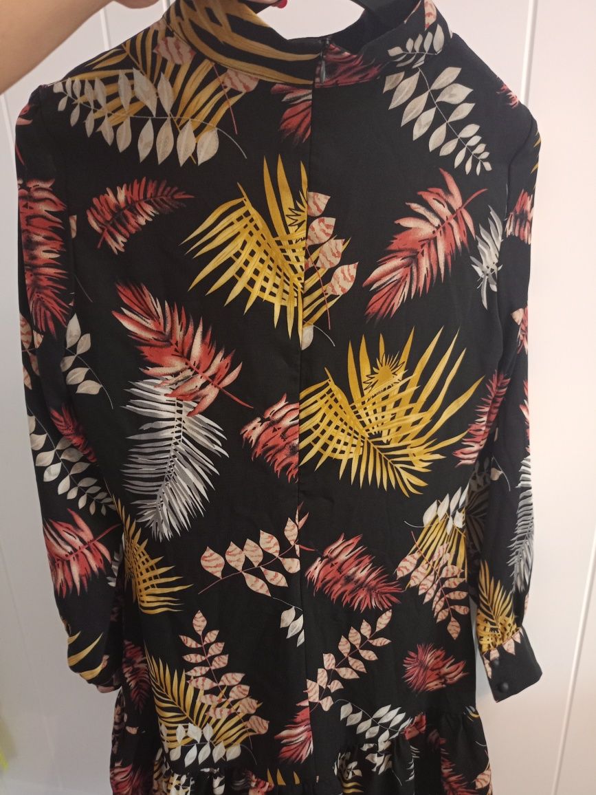 Sukienka S 36 kwiaty falbanki elegancka letnia