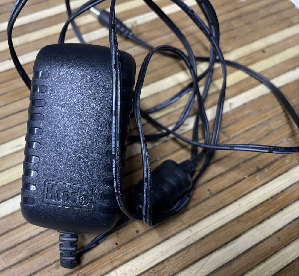 Блок живлення in 0,6A/out 12v -..1,5A