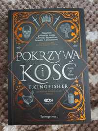 "Pokrzywa i kość" T. Kingfisher