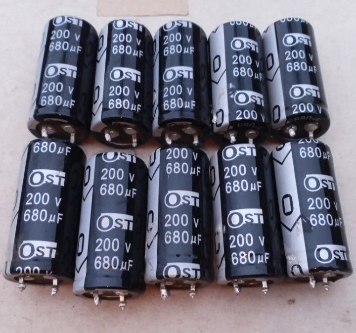 Конденсатор 680 мкФ 200 В