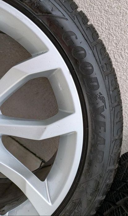 Oryginalne alufelgi Audi 5x112 r18" z oponami zimowymi