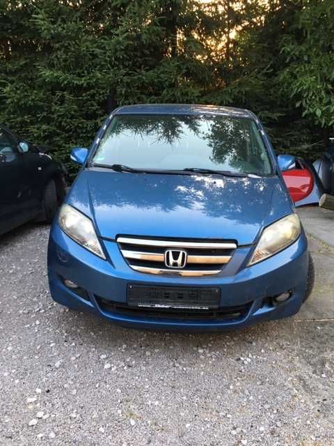 Honda FRV- Błotnik Prawy B537M