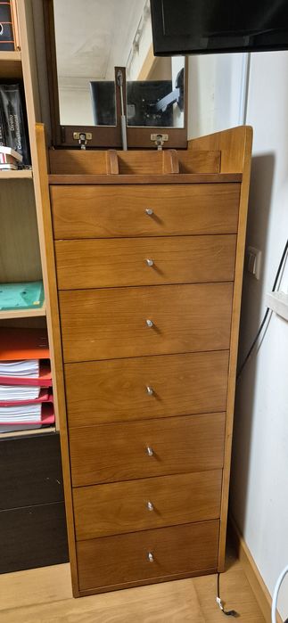 Camiseiro em cerejeira