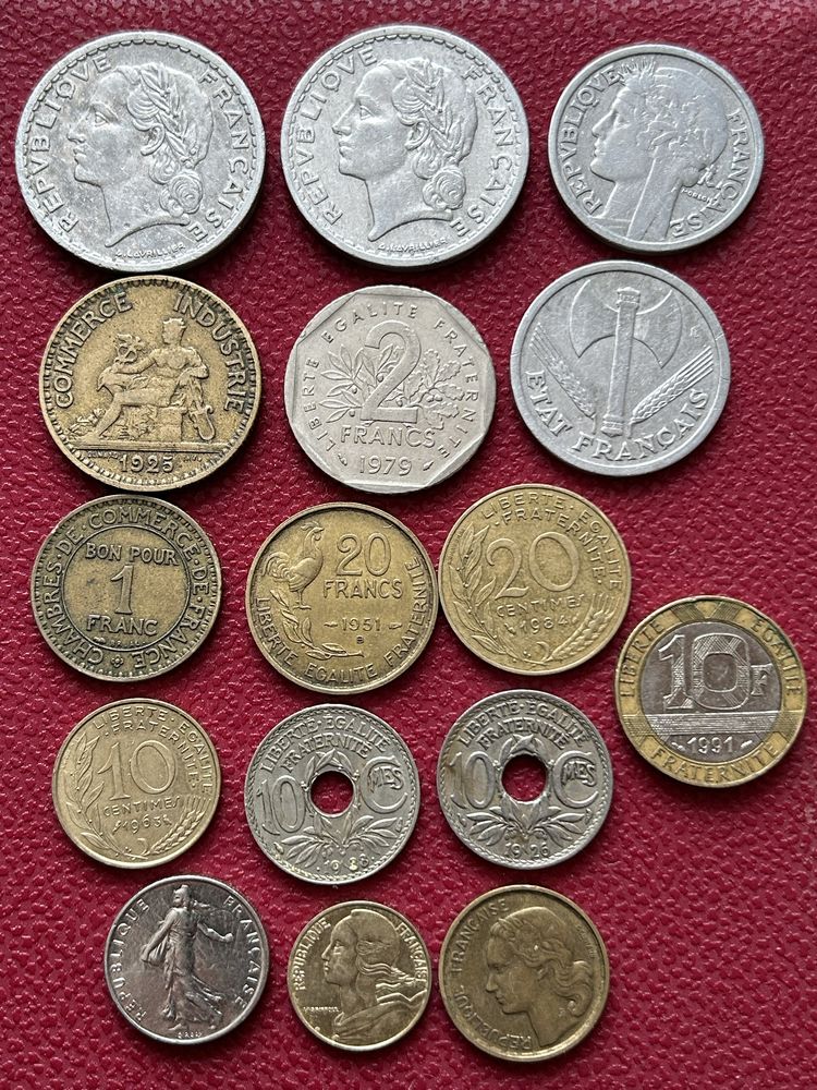 Монети різних країн.