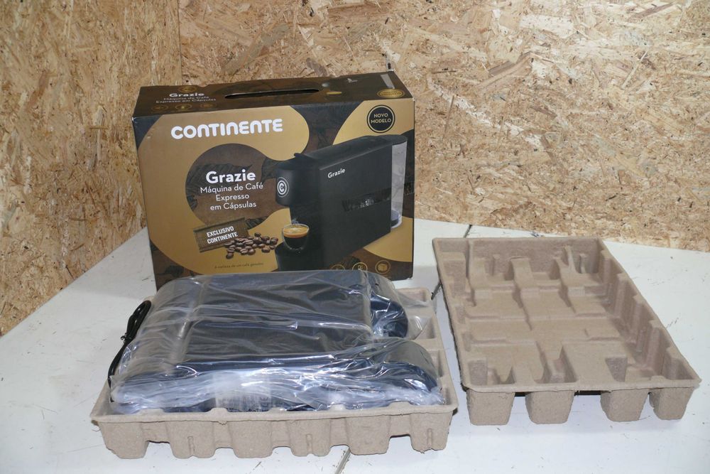 Máquina de Café Cápsulas Sistema Exclusivo Continente Grazie Preta
