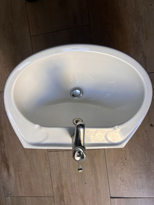 Umywalka z baterią – stan bardzo dobry