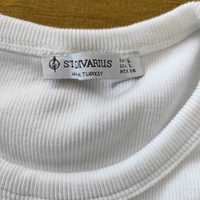 Biały t-shir marki Stradivarius