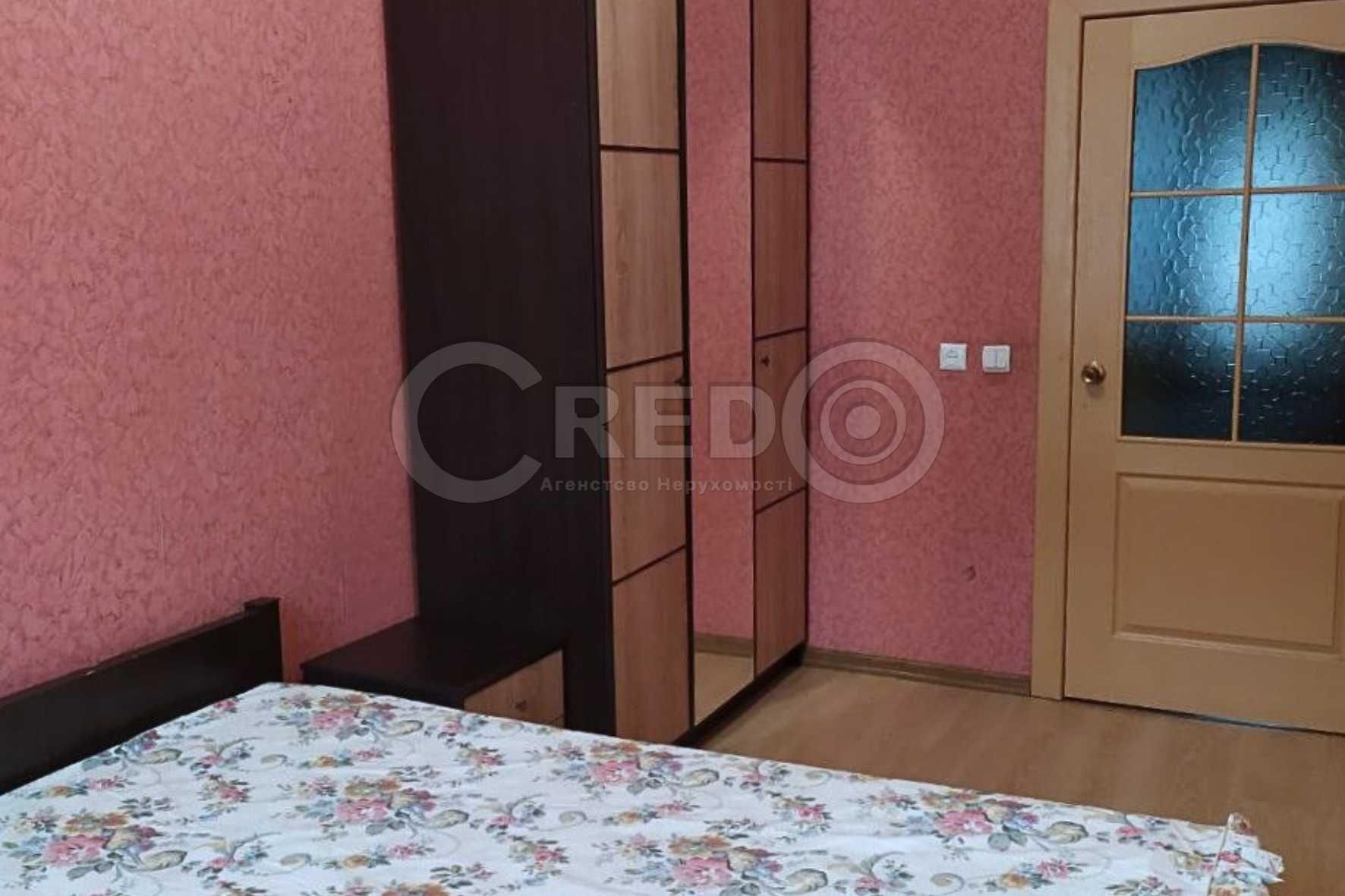 Продаж квартири, "Ставки" вул. Ракітіна 2-кімнатна "сталінка"