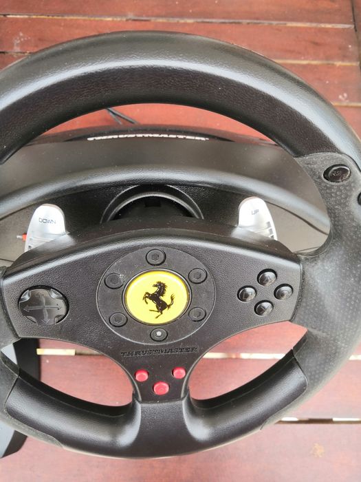 Volante Thrustmaster Ferrari experience
