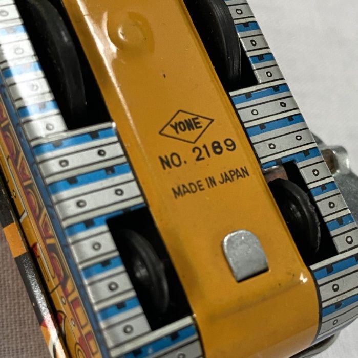 Carro brinquedo em lata Yone made in Japan