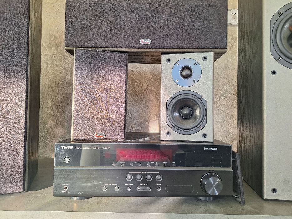 Zestaw kolumn z Amplitunerem Yamaha HTR-2068