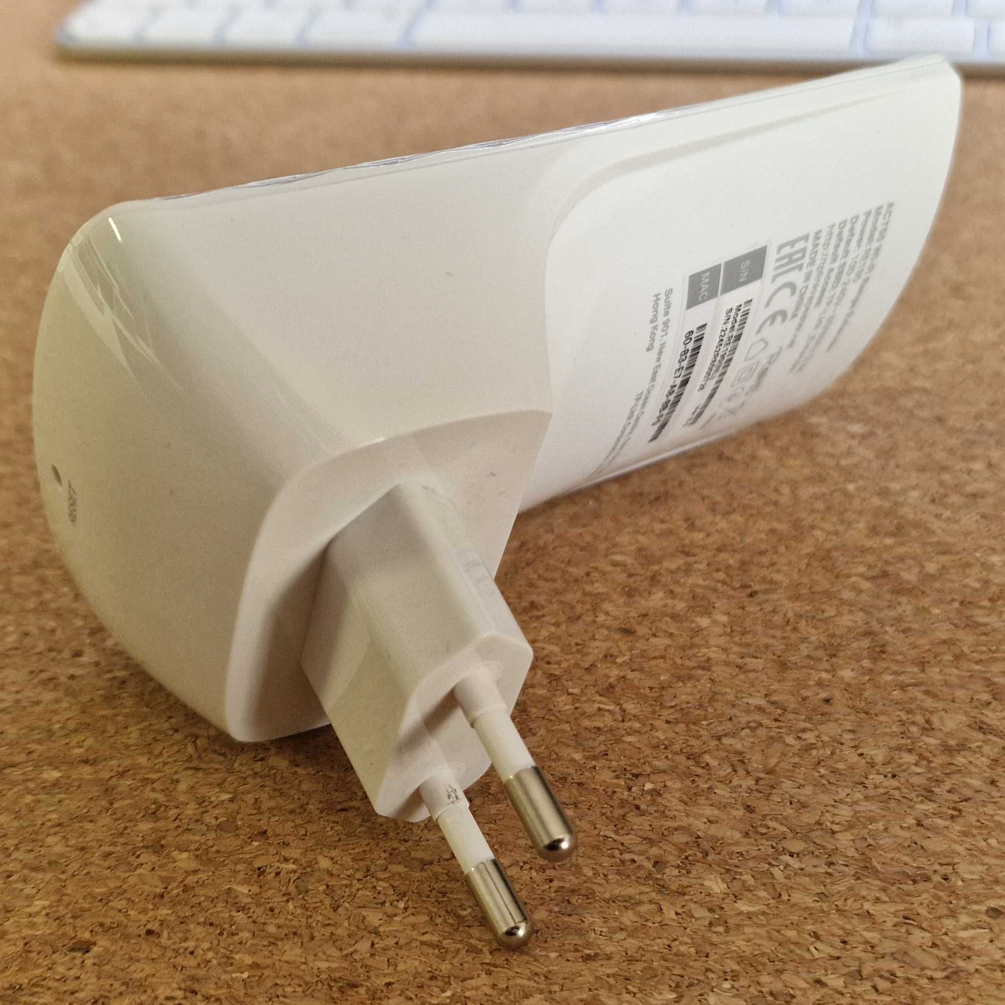 Router sieciowy TP Link WR840N i wzmacniacz sygnału TP Link AC750
