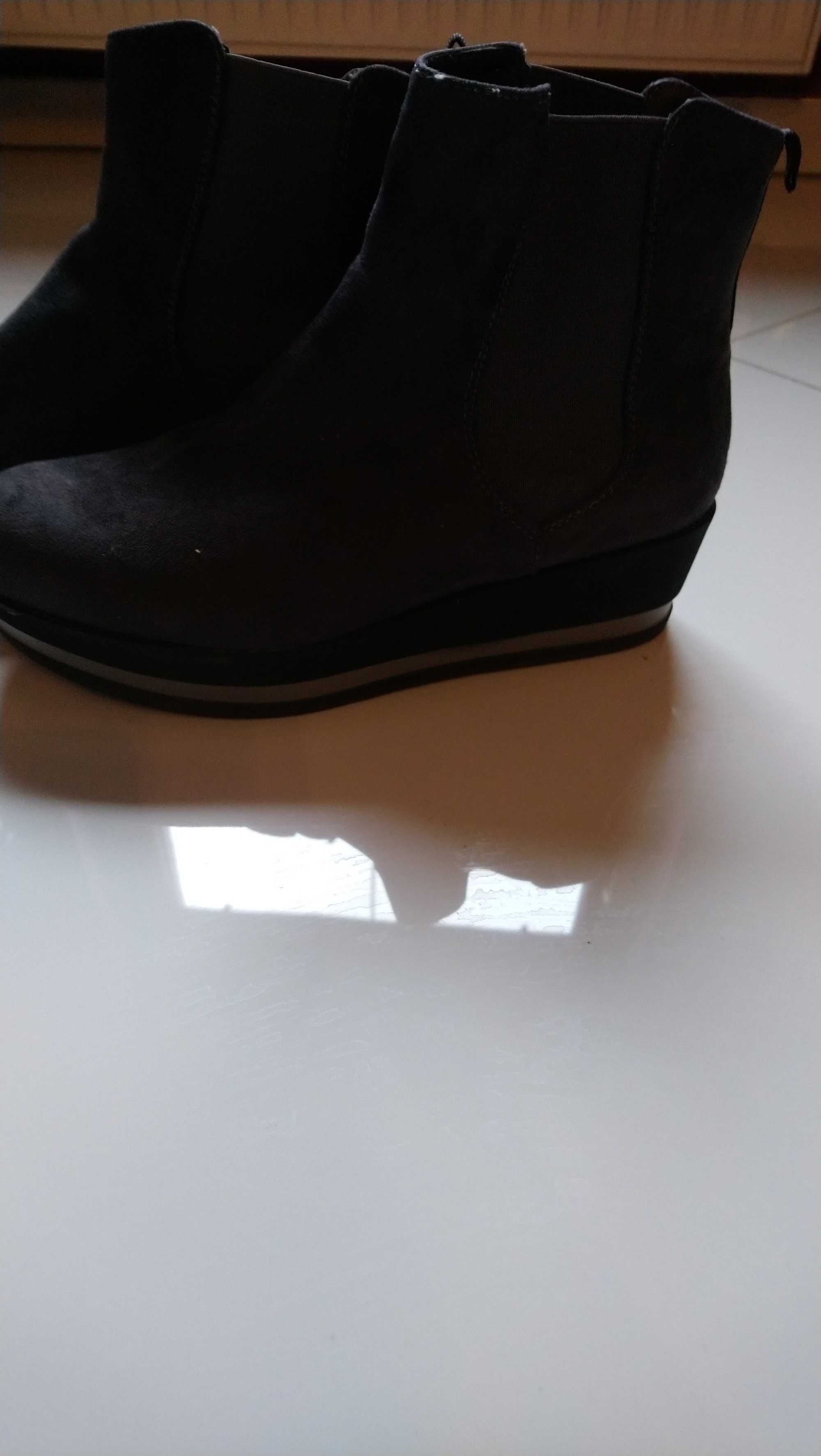 Sprzedam buty zamszowe