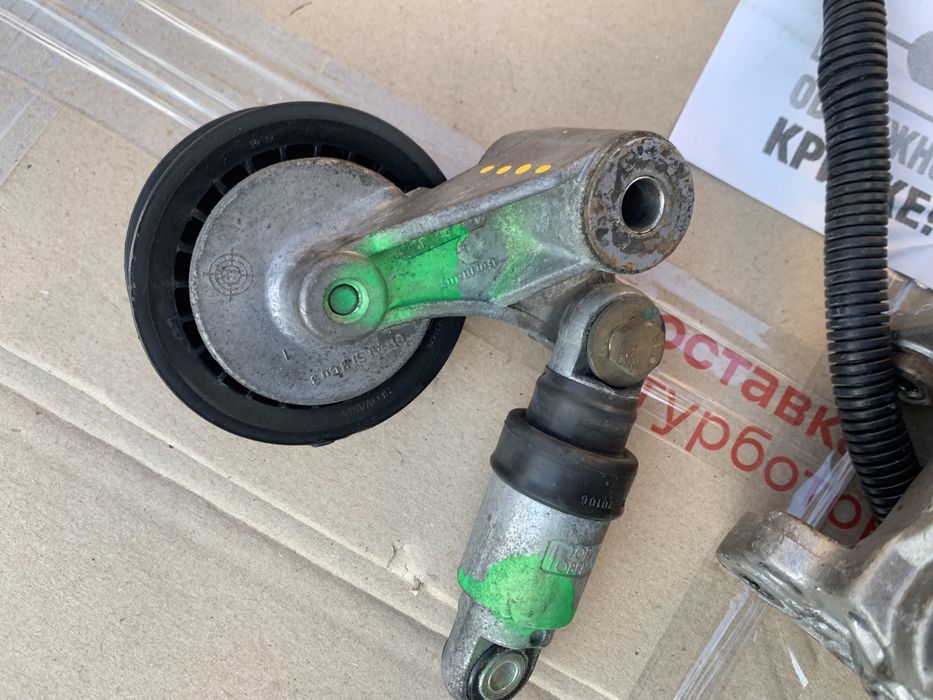 Натяжитель механизм  натяжитель ремня Volkswagen LT 2.5