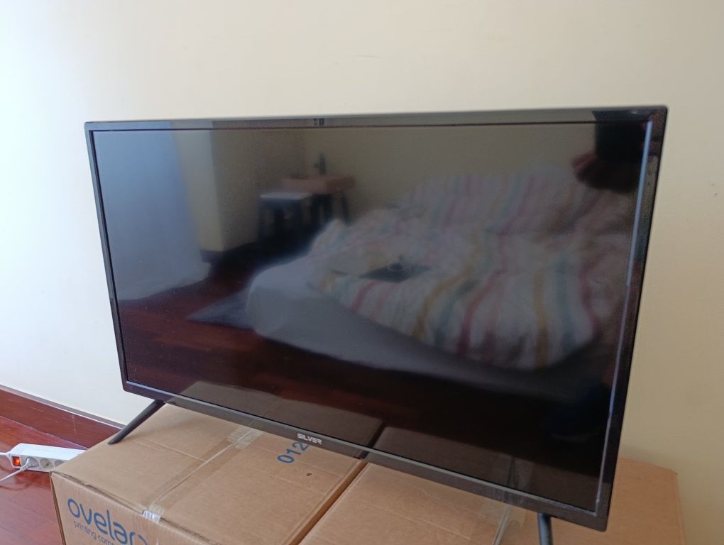 Vendo TV Silver de led  32 polegadas