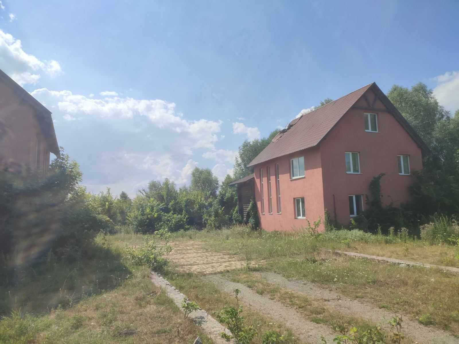 2-поверховий котедж в с. Повстин на березі річки Удай