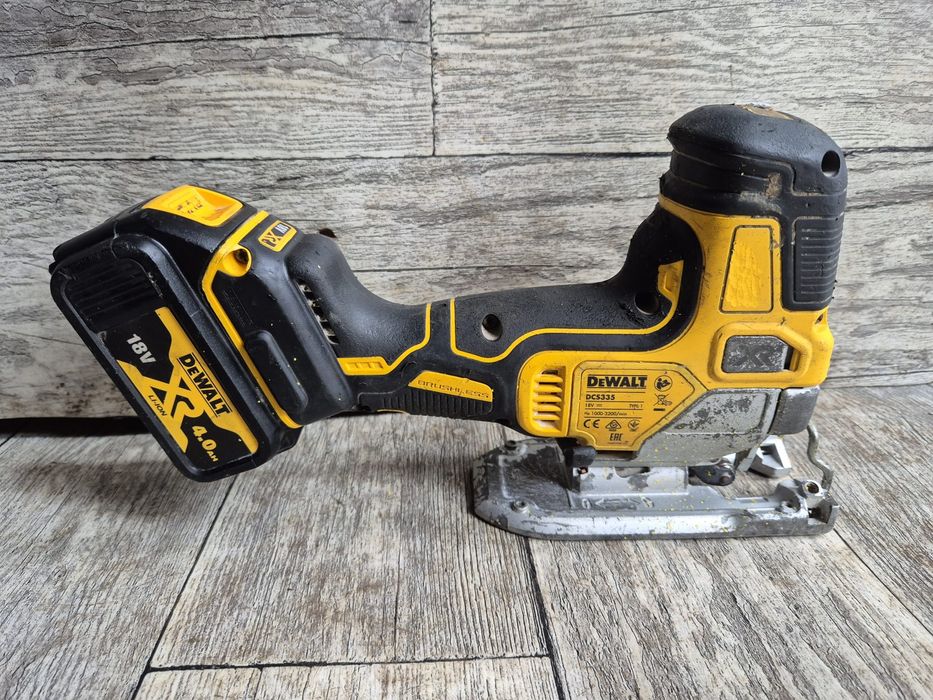 Dewalt DCS335 wyrzynarka z baterią 4ah