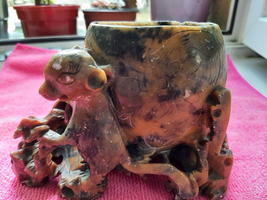 Przybornik kamień mydlany rzeźba