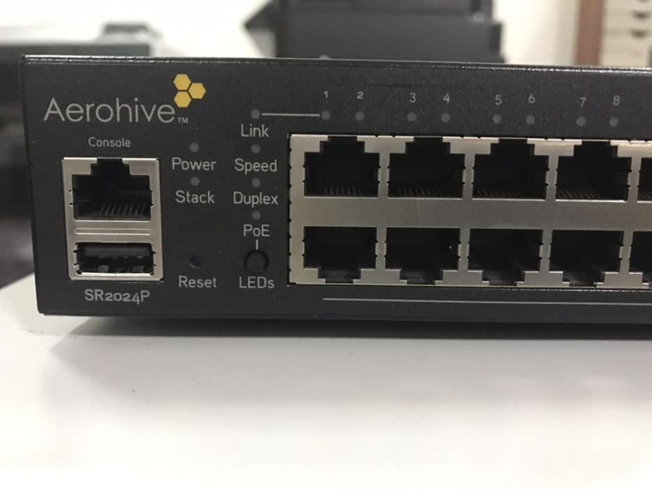 Switch Aerohive SR2024P 10/100/1000 PWR poe+ Af nas 24p NOVO