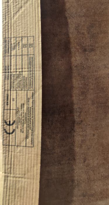 Płytki podłogowe tanio sprzedam.