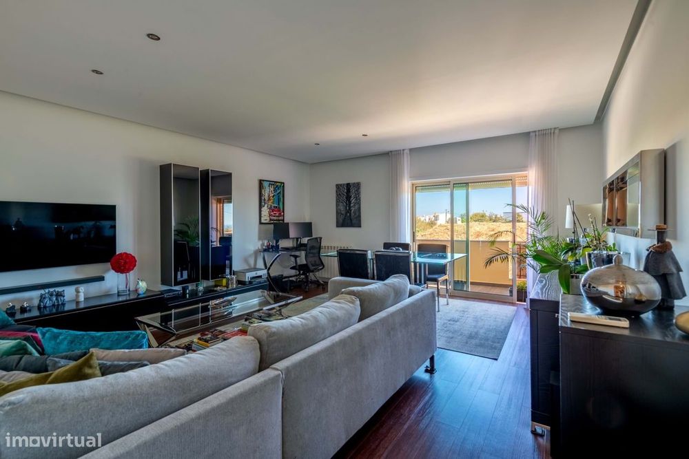 Deslumbrante apartamento remodelado com 2 quartos e 2 casas de banho