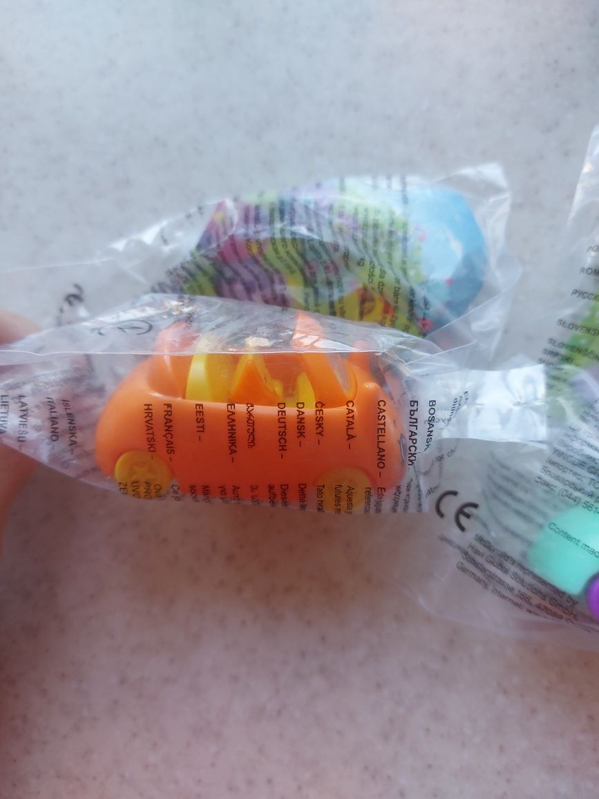 Іграшки з різних серій Happy Meal від МкД
