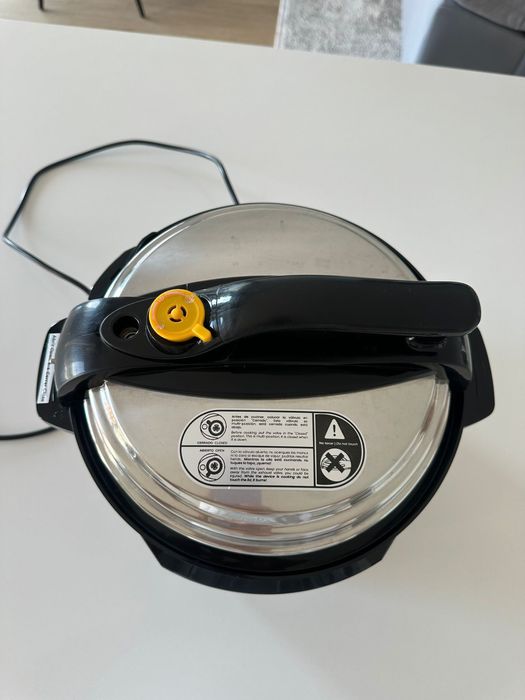 Panela de Pressão Elétrica NEWLUX Chef Pot V220 6L (1000W)