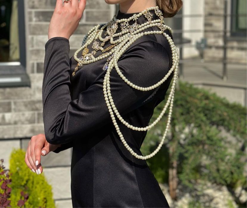 Неймовірна прикраса на сукню