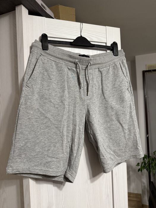 Szare wygodne spodenki dresowe sportowe luźne na gumce Reserved M 38